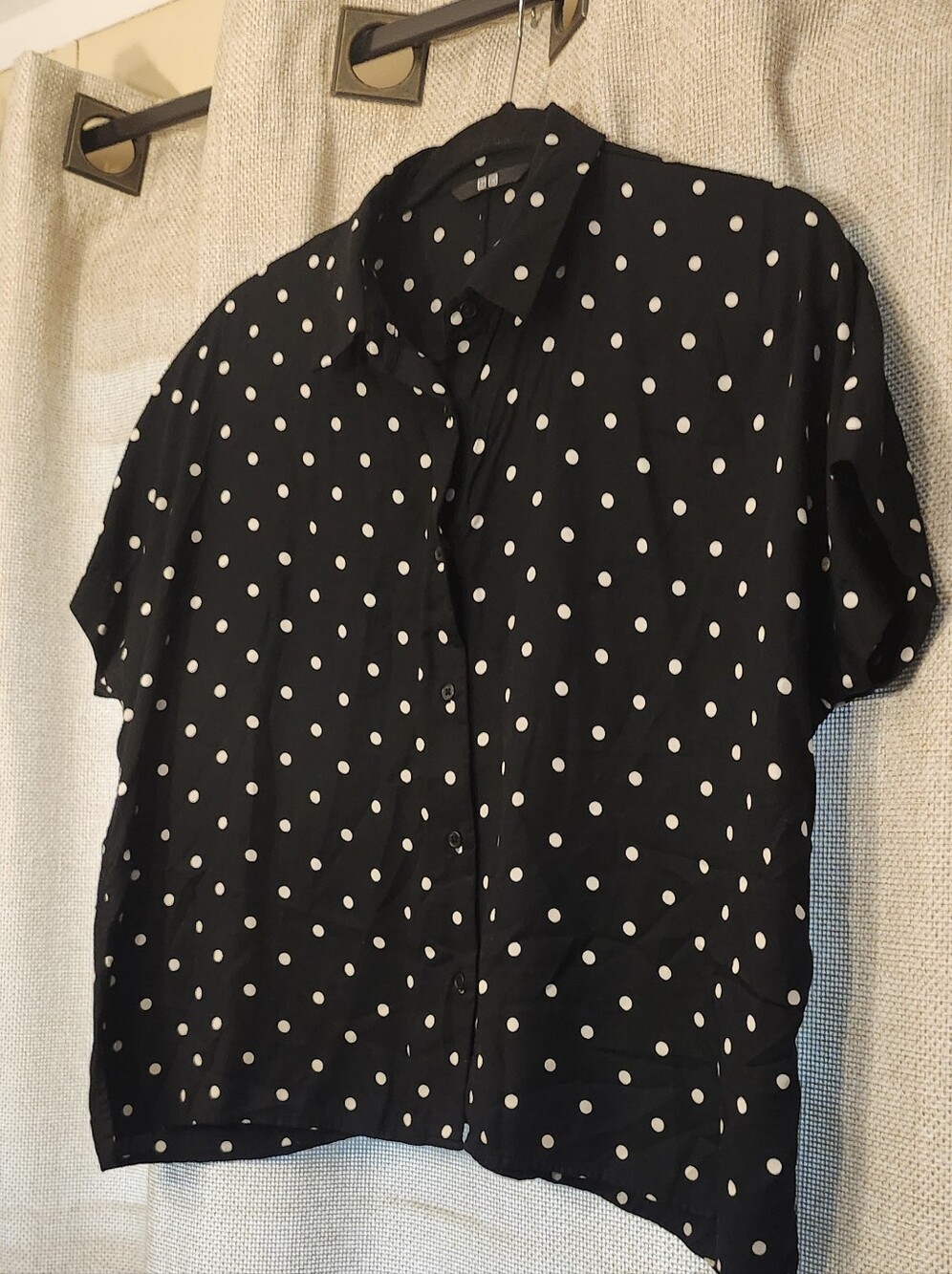 Uniqlo Black Short-Sleeve Polka Dot Button-Down Shirt